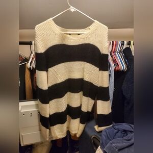 American Eagle Outfitters Sweater